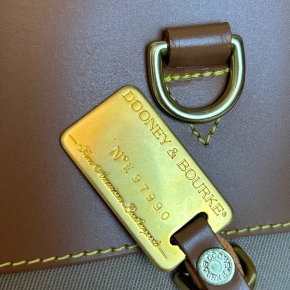 Vtg Dooney & Bourke Cabriolet Weekender Bag Tan Fabric Leather Shoulder Strap - Picture 4 of 9